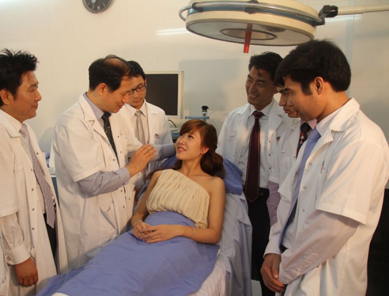 Bệnh viện thẩm mỹ Kangnam có các dịch vụ nâng mũi đa dạng phục vụ nhu cầu của khách hàng - địa chỉ nâng mũi tại Hà Nội đẹp