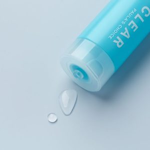 Kem trị mụn Clear Regular Strength Anti - Redness Exfoliating Solution 2% Salicylic Acid có hiệu quả tốt trong điều trị mụn ẩn và mụn đầu đen