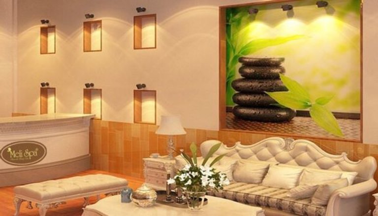Meli Spa Skincare & Beauty Clinic nổi tiếng với kỹ thuật massage tan mỡ kết hợp với các nguyên liệu thiên nhiên như cao tảo, bùn cứu, cao gừng...