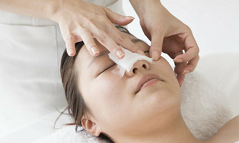 massage mũi giảm sưng