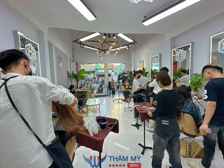 Tiệm cắt tóc nữ Nha Trang XB Hair Stylist Academy