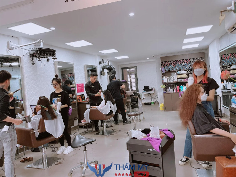 Anh Khoa Hair Salon là Tiệm làm tóc nữ đẹp, giá rẻ ở Đà Nẵng