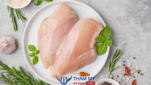 Cắt mí bao lâu thì ăn được thịt gà? Lời khuyên từ bác sĩ