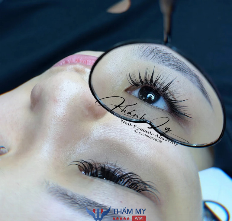 Khánh Ly Eyelash