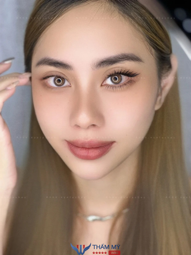 Anne.eyelashes