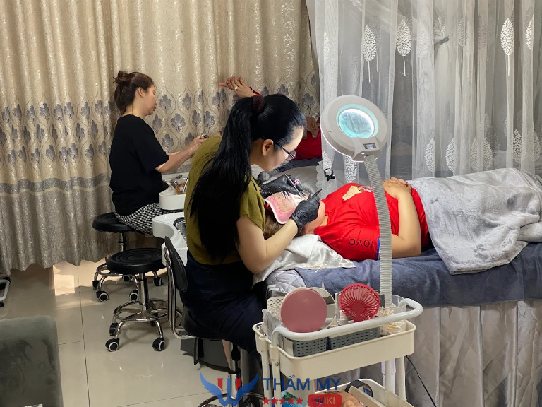 Thế Giới Nail Mi Sài Gòn nối mi tại nhà ở Quận Bình Tân