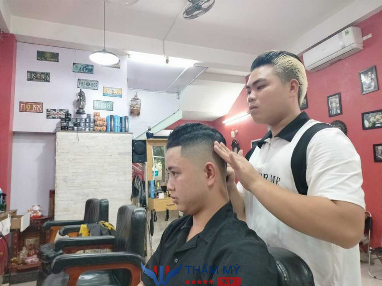 Tiệm cắt tóc nam đẹp ở Hòa Khánh Đà Nẵng Titan Barbershop 2
