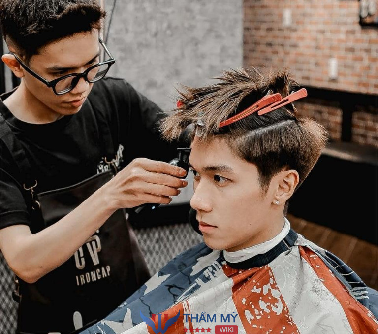 Tiệm cắt tóc nam đẹp ở Quận 10 4RAU Barber Shop