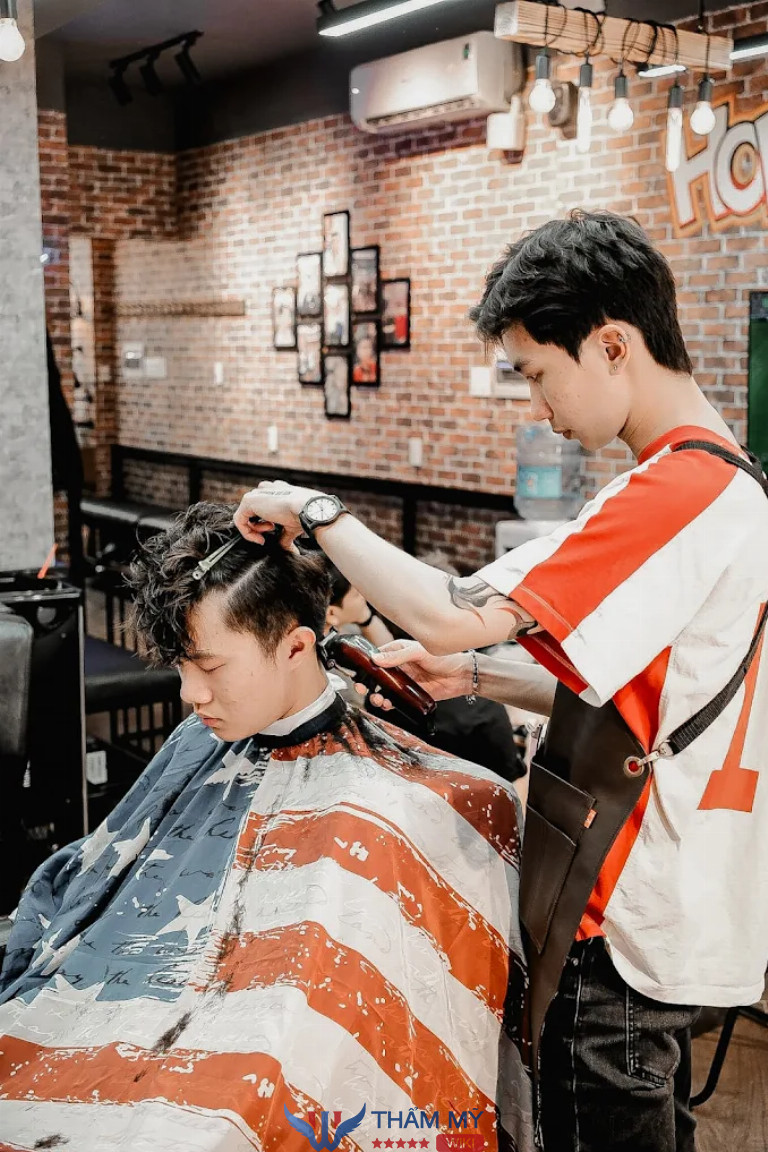Tiệm cắt tóc nam đẹp ở Quận 9 IRONCAP Barbershop