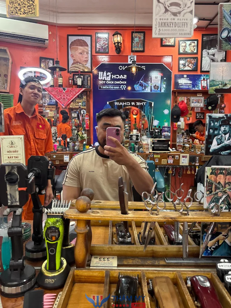 Tiệm cắt tóc nam đẹp ở quận Tân Bình Đông Tây BarberShop