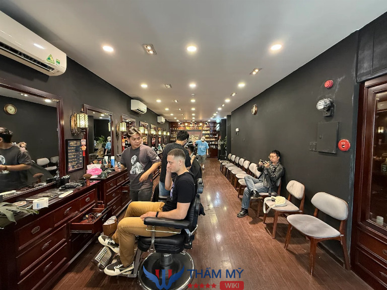 Tiệm cắt tóc nam ở Quận 7 Tony Barber House