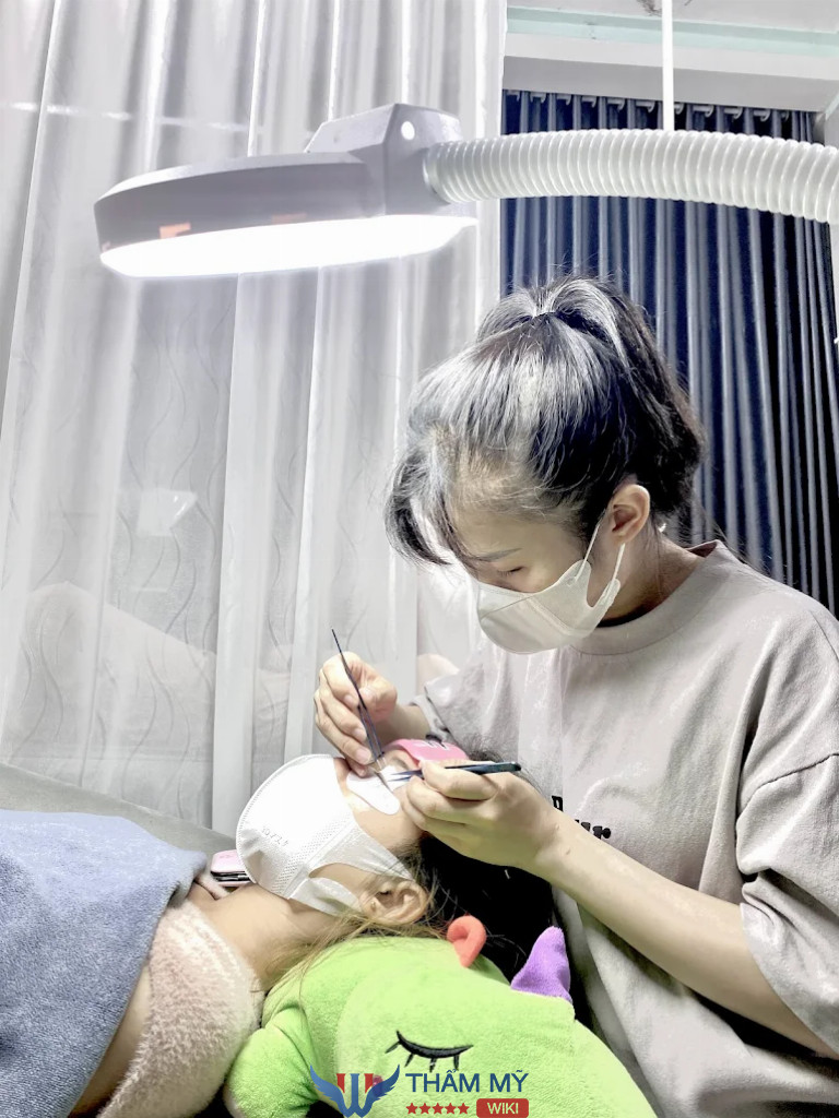 Tiệm nối mi ở Bình Dương Vương Thuý Kiều