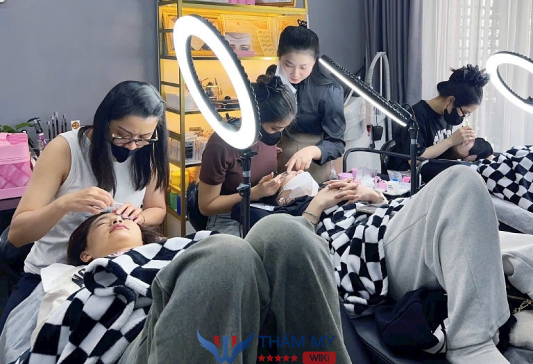 Tiệm nối mi tại Quận 7 Hồng Mến Eyelash