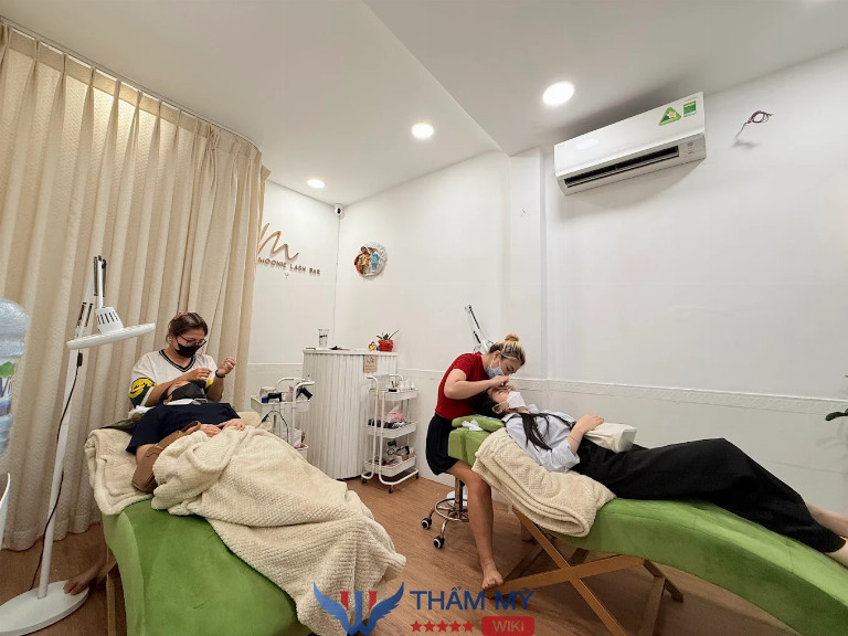 Tiệm uốn mi đẹp ở TPHCM Moonie Lash Bar