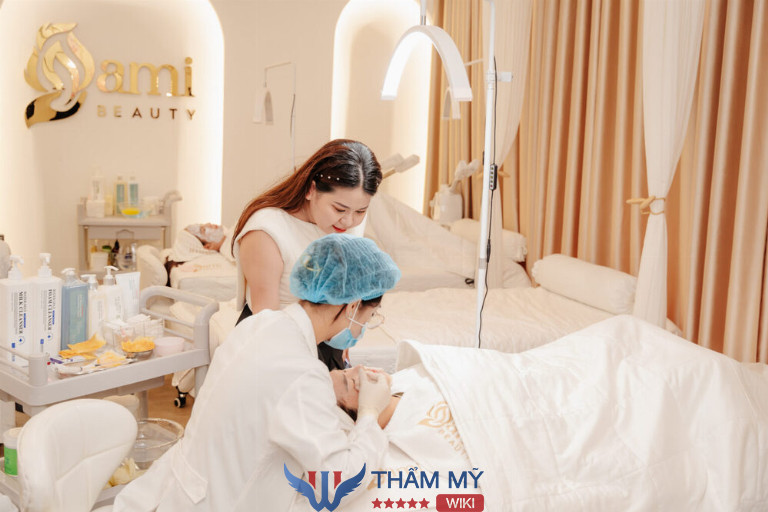 Nami Beauty uốn mi tại Hà Nội