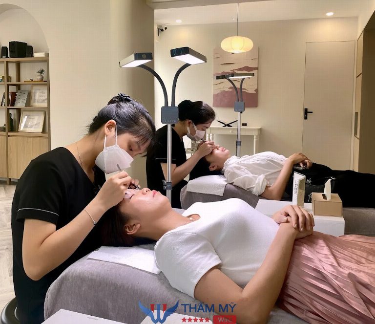 QuynhQuyen Beauty Center là tiệm uốn mi ở Hà Nội