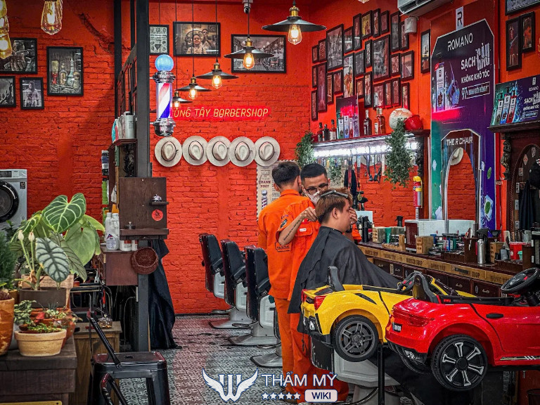 Tiệm cắt tóc nam ở Quy Nhơn - Đông Tây Barbershop