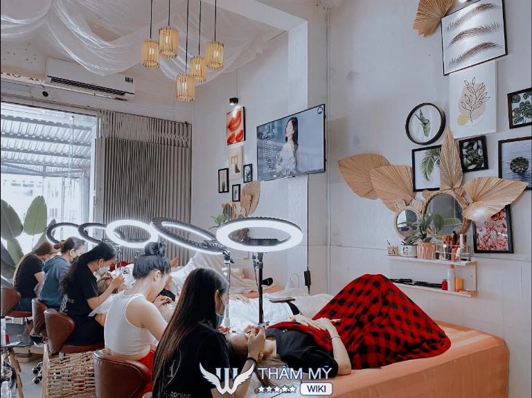 Glen Huyền là Tiệm nối mi đẹp tại An Giang 