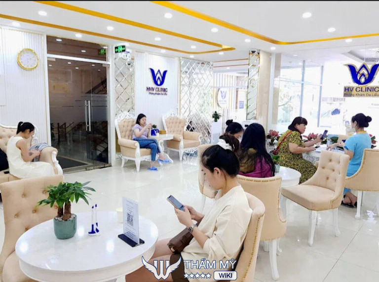 Trị mụn cho nam giới tphcm HHV Clinic