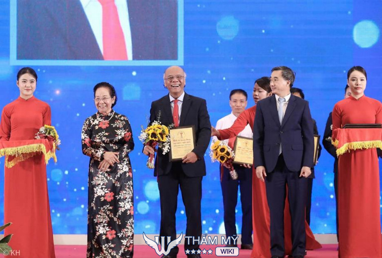 Bác sĩ thẩm mỹ Đỗ Quang Hùng