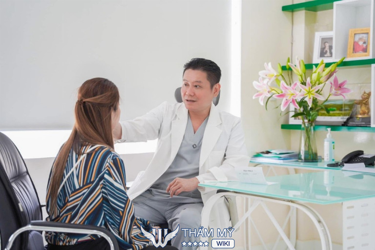 Bác sĩ Ngô Mộng Hùng phốt