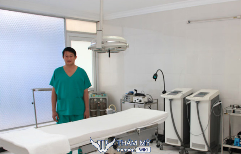 Bác sĩ Nguyễn Cửu Bảo Hùng