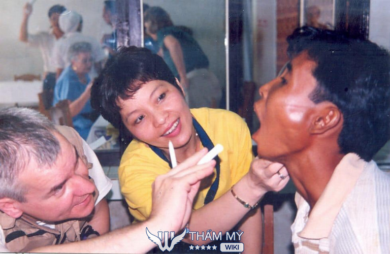 bác sĩ Lâm Hoài Phương mổ từ thiện