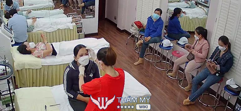 Thẩm mỹ viện Quang Định cẩn thận, tỉ mỉ trong từng bước thăm khám, tư vấn và thực hiện thẩm mỹ cho mọi đối tượng khách hàng