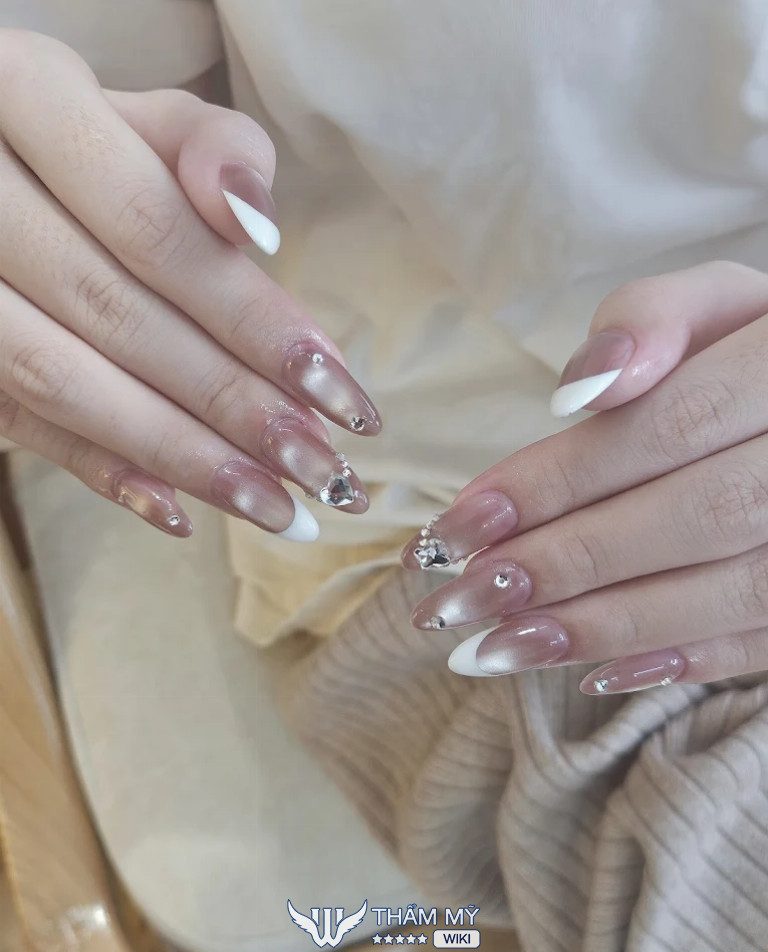 Tiệm làm nail đẹp ở Phường Bình Đông 2812.Nails