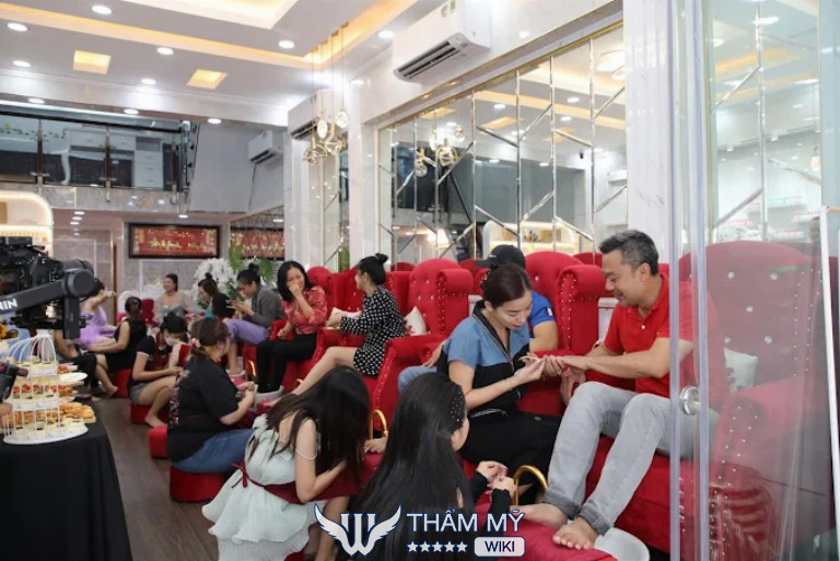 Yuri Nails & Makeup Academy