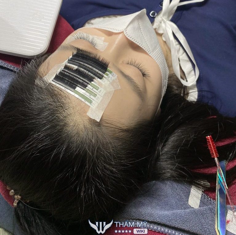 Tiệm nối mi ở Di Linh