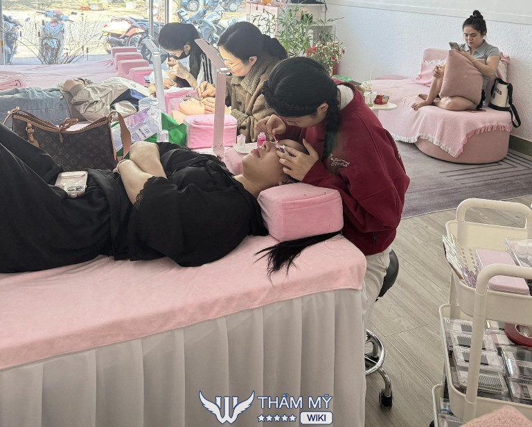 Tiệm nối mi đẹp tại Bảo Lộc Hằng Trần