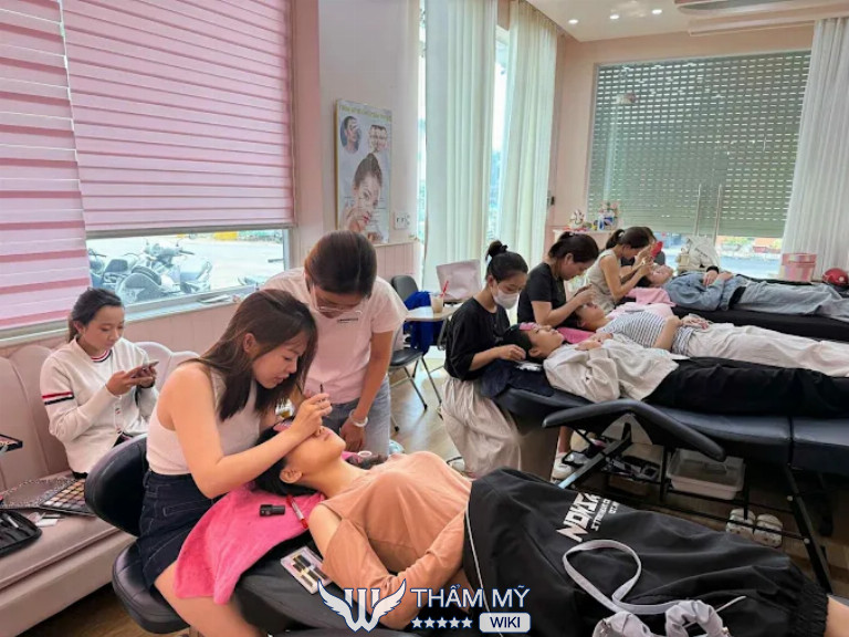 Tiệm nối mi đẹp tại Bảo Lộc Lynh Mi Xinh