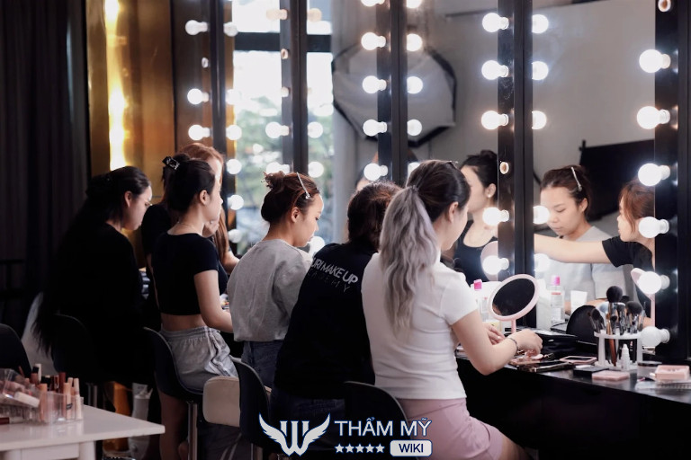 Tiệm trang điểm đẹp ở Quận 1 Yuri Make Up Academy